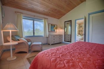 Cottage, 1 King Bed, Partial Ocean View
