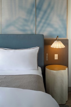 Deluxe Room, 1 King Bed
