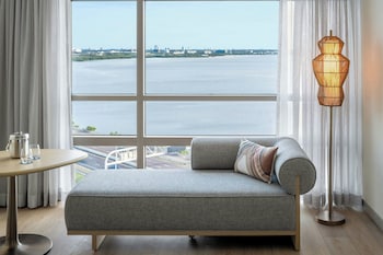 Room, 1 King Bed, Partial Bay View (Mobility Accessible)