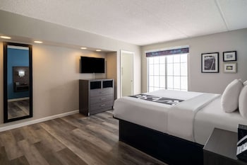Suite, 1 King Bed, Non Smoking