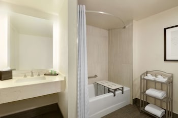 Room, 1 King Bed, Accessible, Bathtub (Mobility & Hearing)
