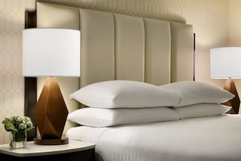 Room, 1 King Bed, Accessible, Bathtub (Mobility & Hearing)
