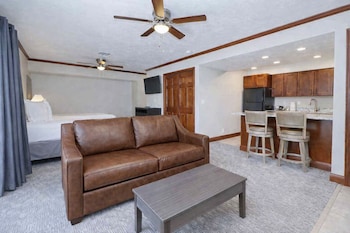 Presidential Double Queen Room with Washer and Dryer