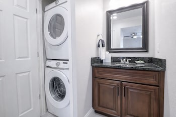 Presidential Double Queen Room with Washer and Dryer