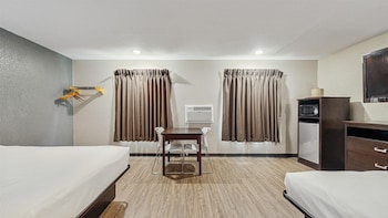 Suite, Non Smoking (3 Queen Beds)