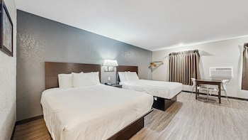 Suite, 2 Queen Beds, Non Smoking (Sofa Bed)