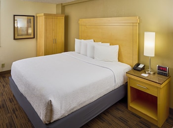 Economy Room, 1 King Bed, Non Smoking