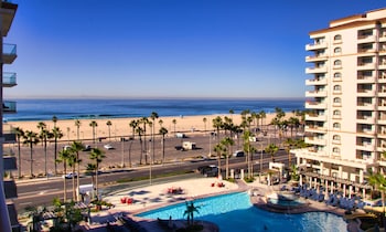 Premium Suite, 2 Queen Beds, Hearing Accessible, Balcony (Hearing, Twin Dolphin Tower)