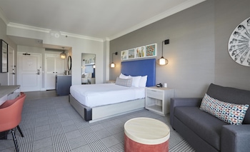 Room, 1 King Bed, Balcony, Resort View (Huntington Tower)