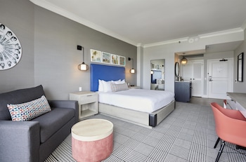 Room, 1 King Bed, Balcony, Resort View (Huntington Tower)