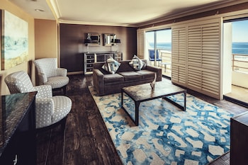 Deluxe Suite, 1 King Bed, Balcony, Oceanfront (Huntington Tower)