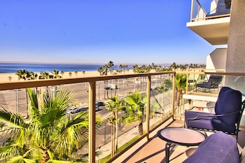 Premium Suite, 1 King Bed, Balcony, Oceanfront
