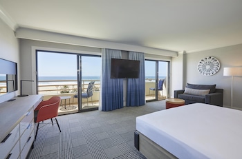 Room, 1 King Bed with Sofa bed, Balcony, Oceanfront (Huntington Tower)