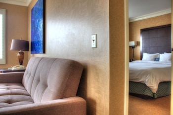 Suite, 1 King Bed, Balcony, Oceanfront (Huntington Tower)