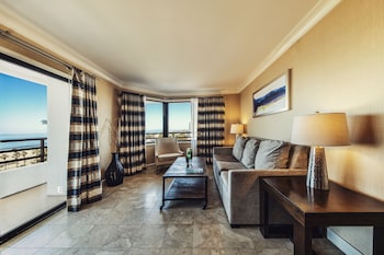 Suite, 1 King Bed, Balcony, Oceanfront (Huntington Tower)