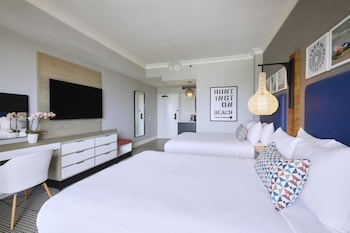 Room, 2 Queen Beds, Balcony, Oceanfront (Huntington Tower)
