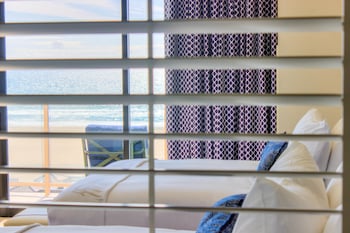 Premium Room, 2 Queen Beds, Balcony, Oceanfront (Twin Dolphin Tower)