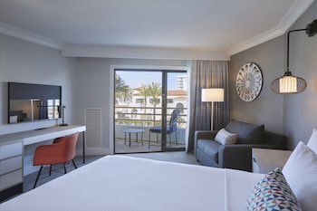 Room, 1 King Bed, Balcony, Resort View (Huntington Tower)