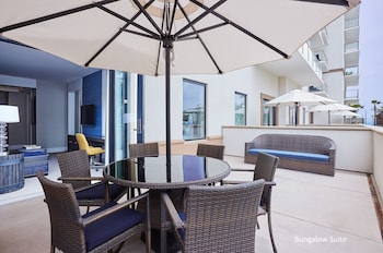 Premium Suite, Multiple Beds, Balcony, Poolside (Twin Dolphin Tower)