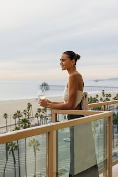 Premium Suite, 1 King Bed, Balcony, Oceanfront