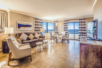 Suite, 1 King Bed, Balcony, Partial Ocean View (Driftwood, Huntington Tower)