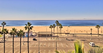 Premium Room, 2 Queen Beds, Balcony, Oceanfront (Twin Dolphin Tower)