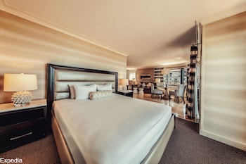 Studio Suite, 1 King Bed, Balcony, Oceanfront (Huntington Tower)