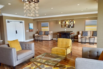 Suite, 1 King Bed, Balcony, Partial Ocean View (Driftwood, Huntington Tower)
