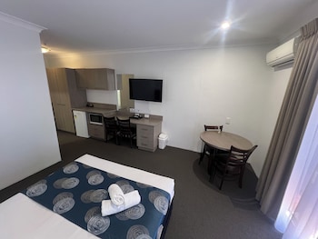 Deluxe Queen Room