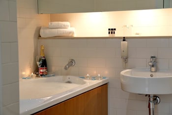Superior Room, 1 King Bed, Non Smoking