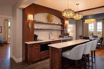 Suite, 2 Bedrooms, 2 Bathrooms (Governor)