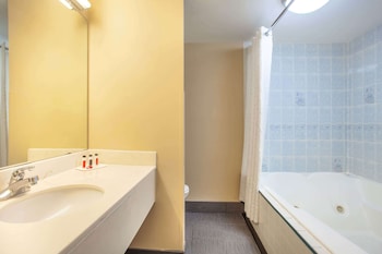 Deluxe Room, 1 King Bed, Non Smoking