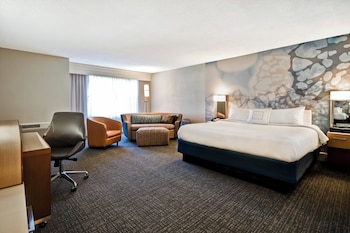 1 King Bed, Larger