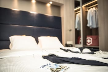 Small Double Queen Room