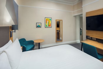 Suite, 1 Queen Bed (Minibar)