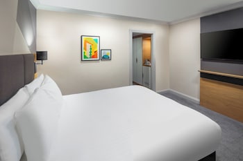 Standard Room, 1 Queen Bed
