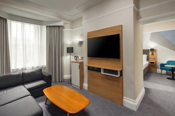 Suite, 1 Queen Bed (Minibar)