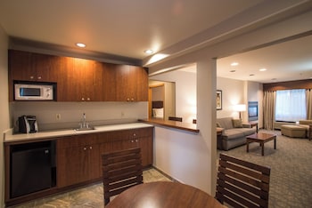 Superior Room, 2 Queen Beds, Kitchen
