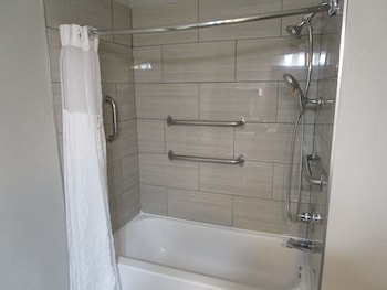 Standard Room, 1 King Bed, Accessible, Bathtub