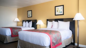 Deluxe Room, 2 Queen Beds, Kitchenette (Non-Smoking)