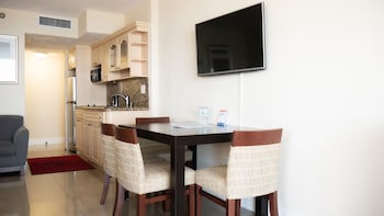 Room, 1 King Bed, Oceanfront (Non-Smoking)