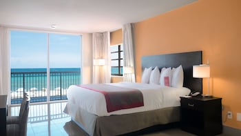 Room, 1 King Bed, Oceanfront (Non-Smoking)