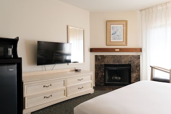 Deluxe Room, 1 King Bed, Fireplace