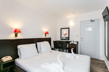 Standard Double Room, 1 Queen Bed, Refrigerator, City View
