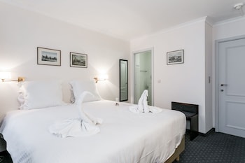 Romantic Double Room, 1 Queen Bed, Refrigerator, River View