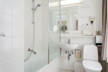 Romantic Double Room, 1 Queen Bed, Refrigerator, River View