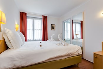 Standard Double Room, 1 Queen Bed, Refrigerator, City View