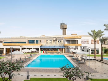 Superior Room with 2 single beds, Pool Side