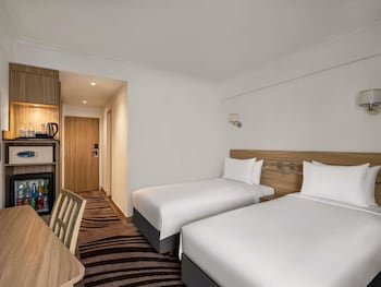 Superior Room with 2 single beds