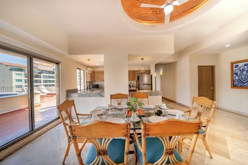 Superior Suite (Master)